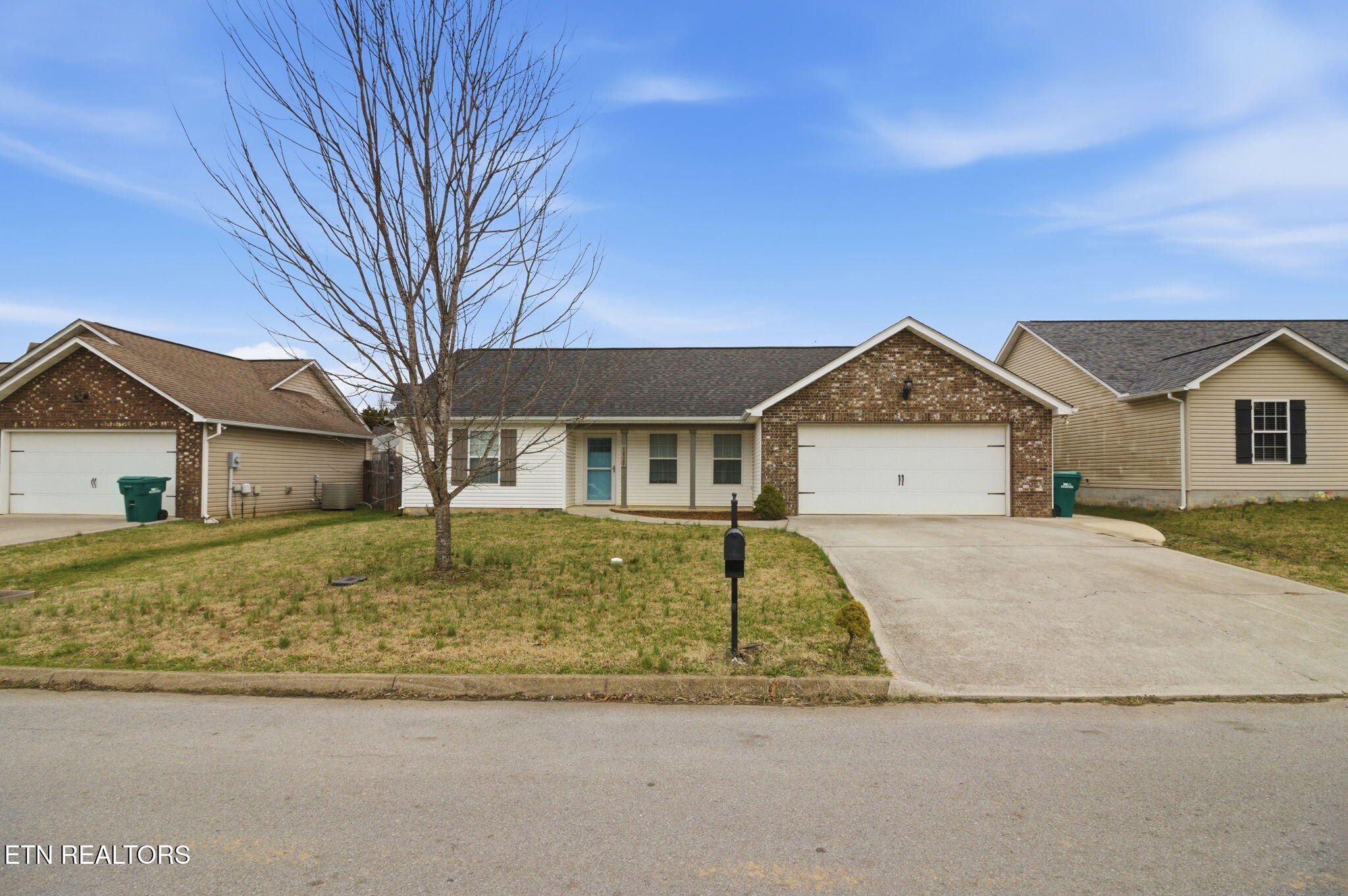 7812 Edwards Pl Boulevard Corryton, TN 37721 - Photo 5 of 33 2-web-or-mls-DZ3A8112