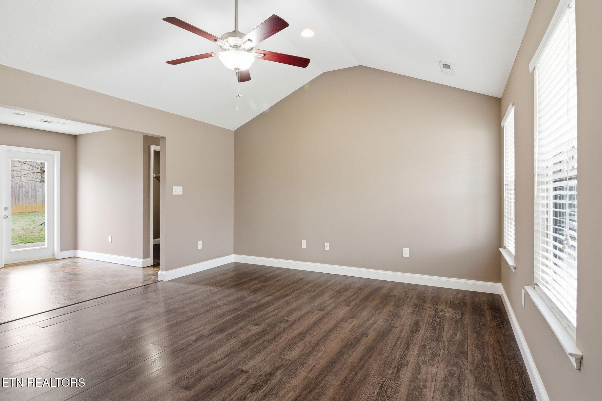 7812 Edwards Pl Boulevard Corryton, TN 37721 - Photo 9 of 33 4-web-or-mls-DZ3A8132