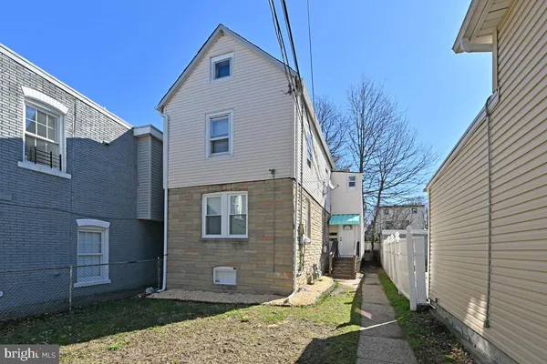 $1,700 | 652 Penn Street, Perth Amboy, NJ 08861