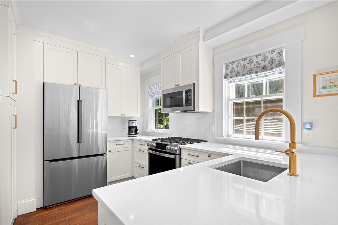 5 Pell Street Newport, RI 02840 - Photo 14 of 44