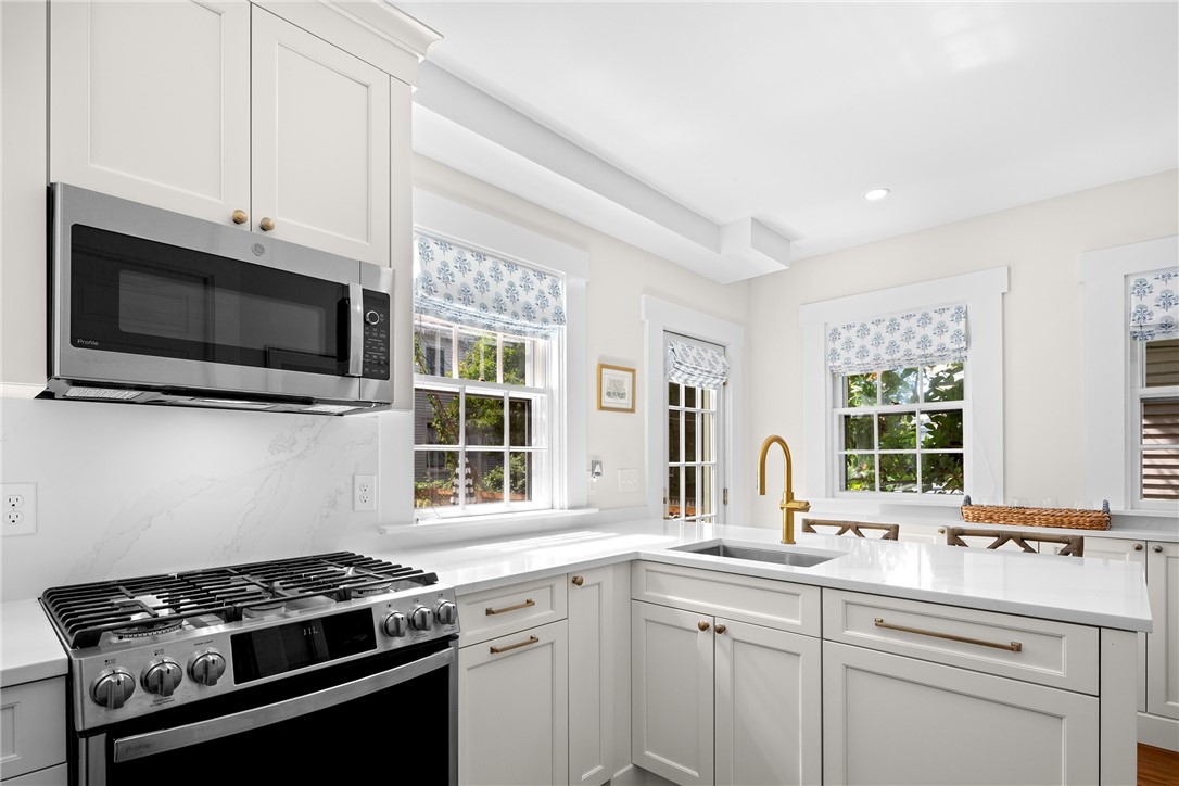 5 Pell Street Newport, RI 02840 - Photo 16 of 44