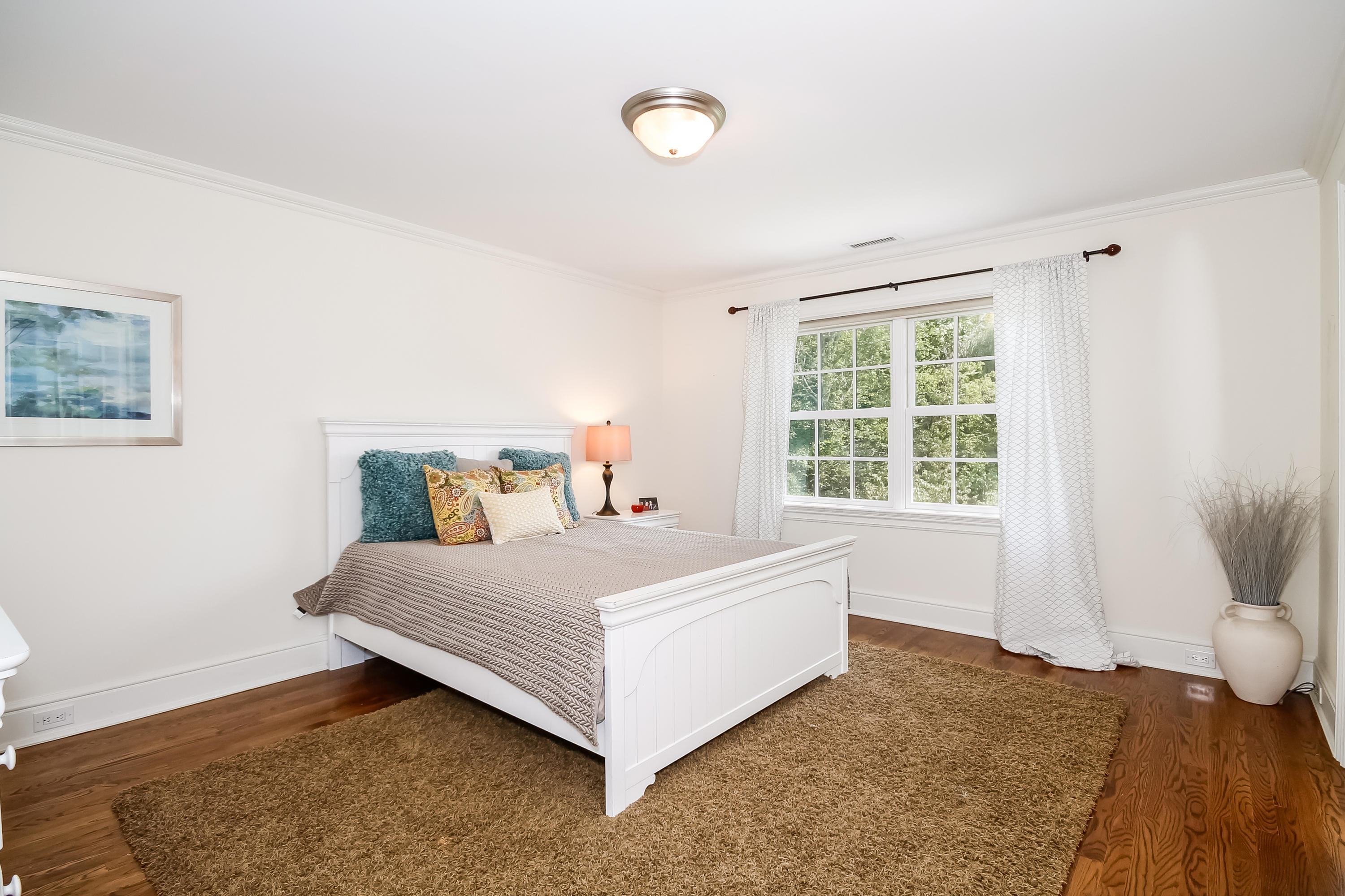 481 Silvermine Road New Canaan, CT 06840 - Photo 29 of 41 Hall Bedroom w/Bath