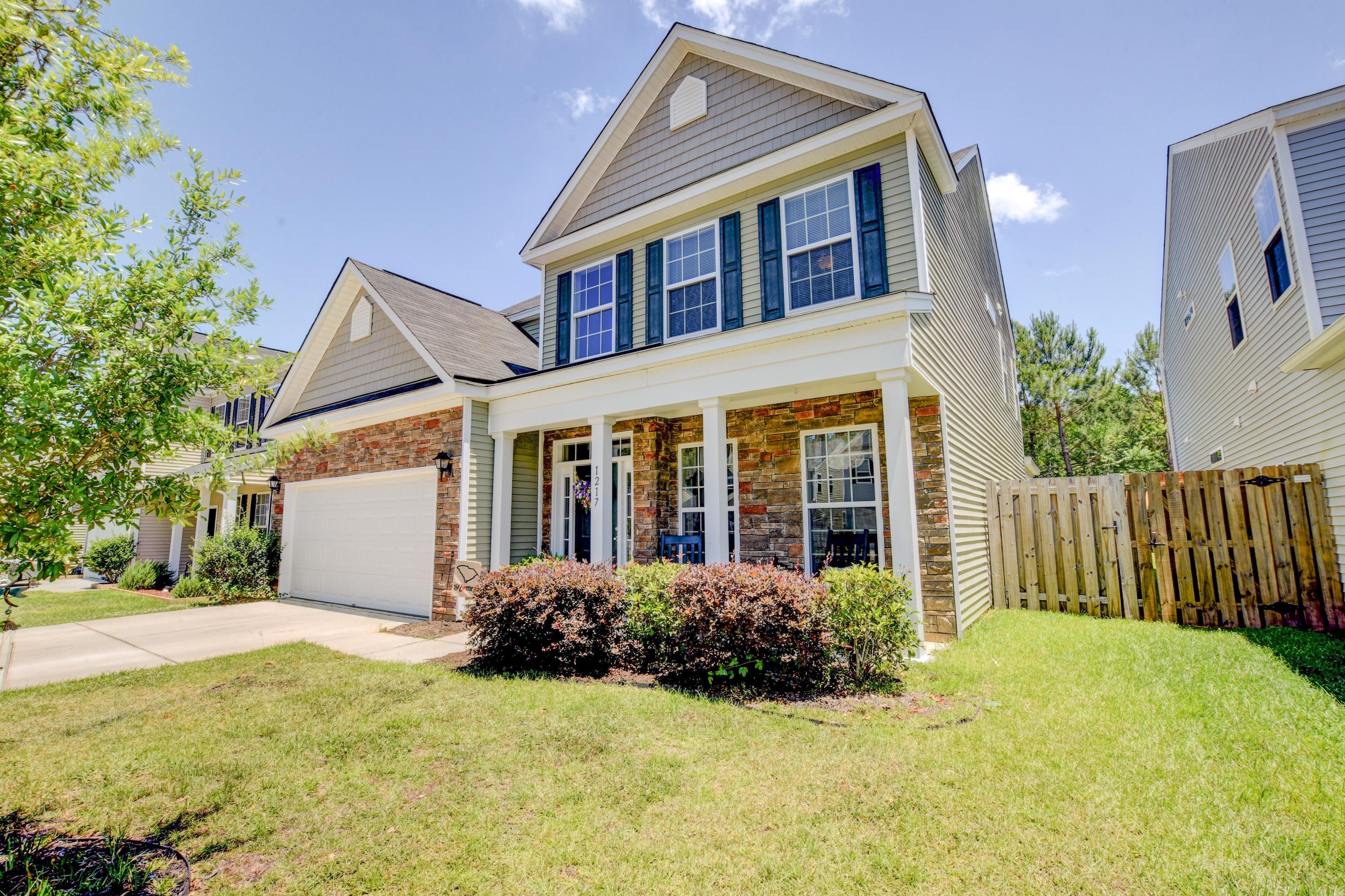 1217 Cosmos Road Summerville, SC 29483 - Photo 2 of 37 2 (9)
