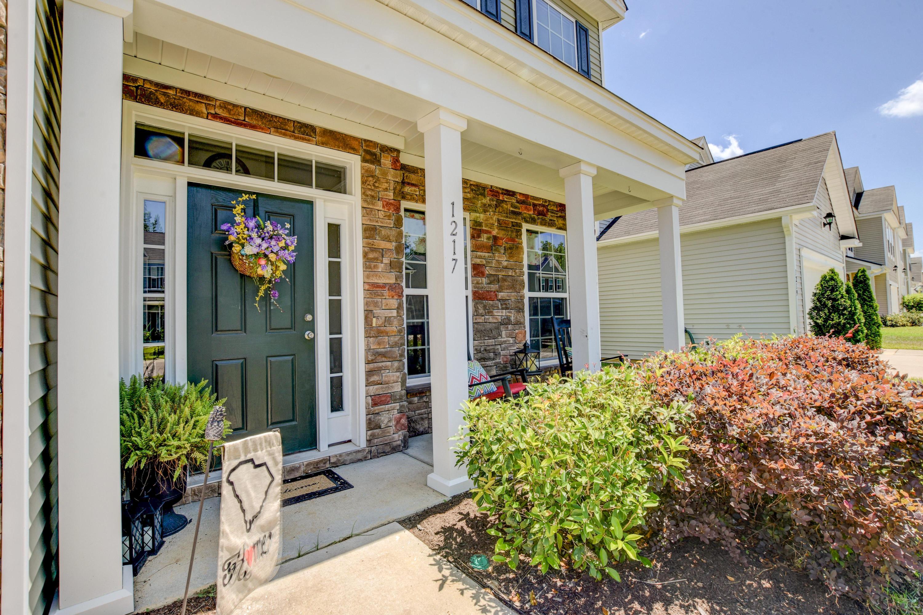 1217 Cosmos Road Summerville, SC 29483 - Photo 4 of 37 4 (9)