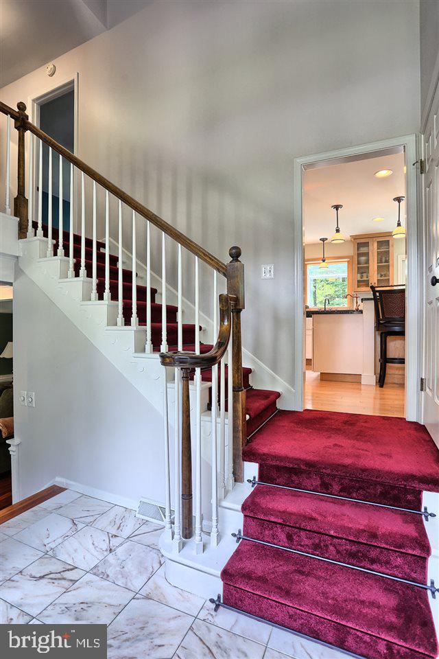 804 Riverview Road Lemoyne, PA 17043 - Photo 5 of 25 Gallery Image 5