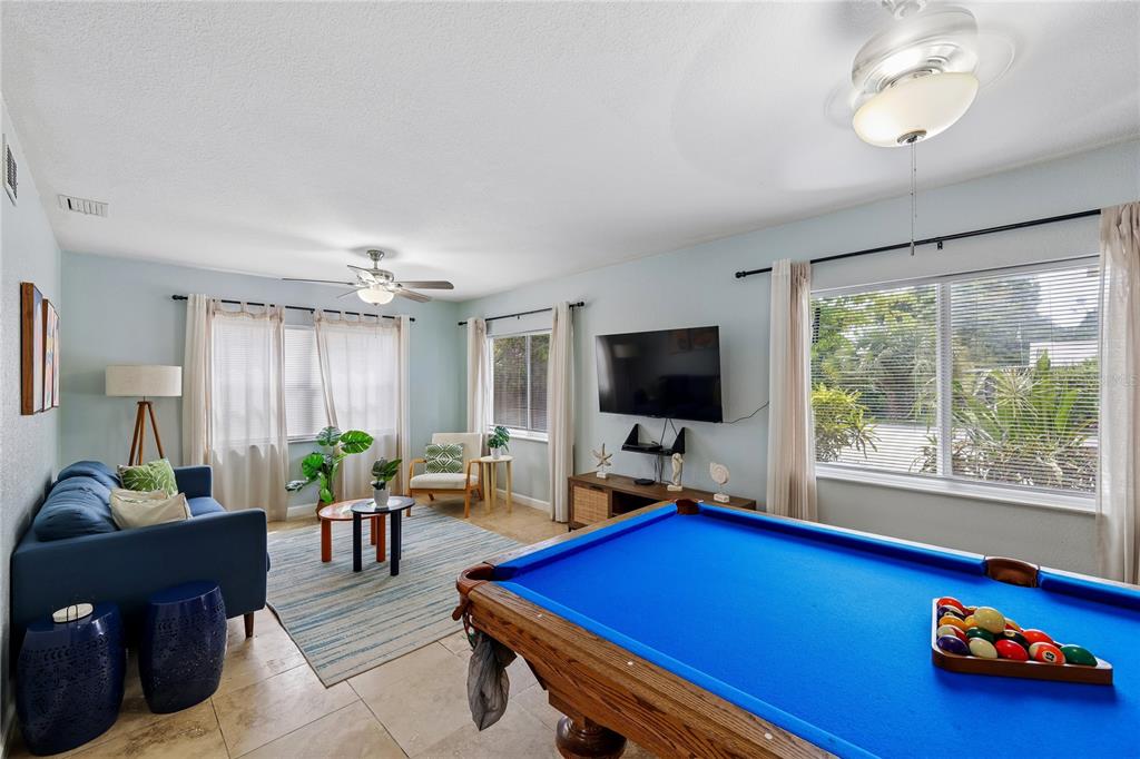 8479 Pinewood Road Sarasota, FL 34243 - Photo 6 of 28 Gallery Image 6