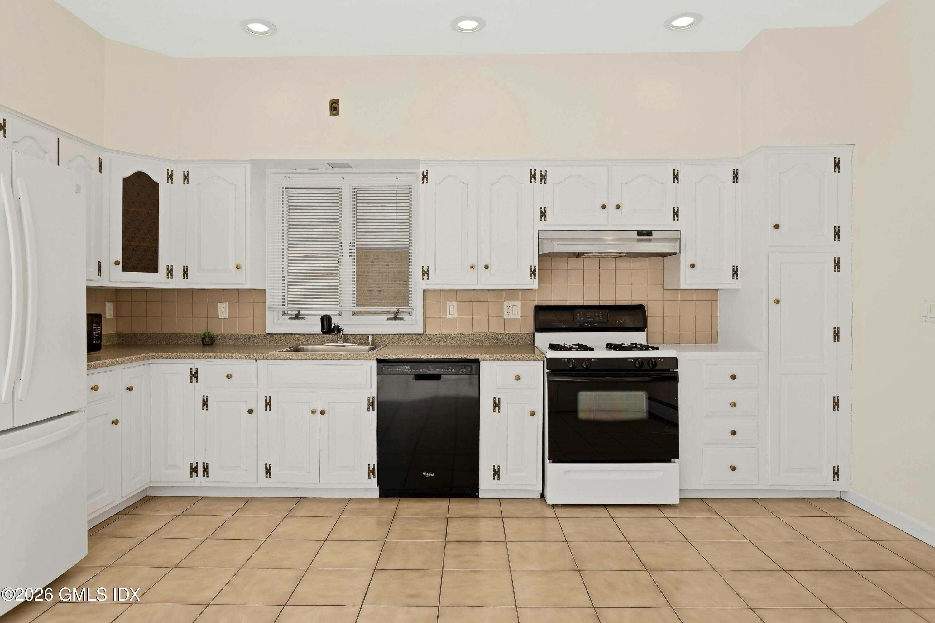 19 Valley Road, Unit A Cos Cob, CT 06807 - Photo 13 of 23 Kitchen