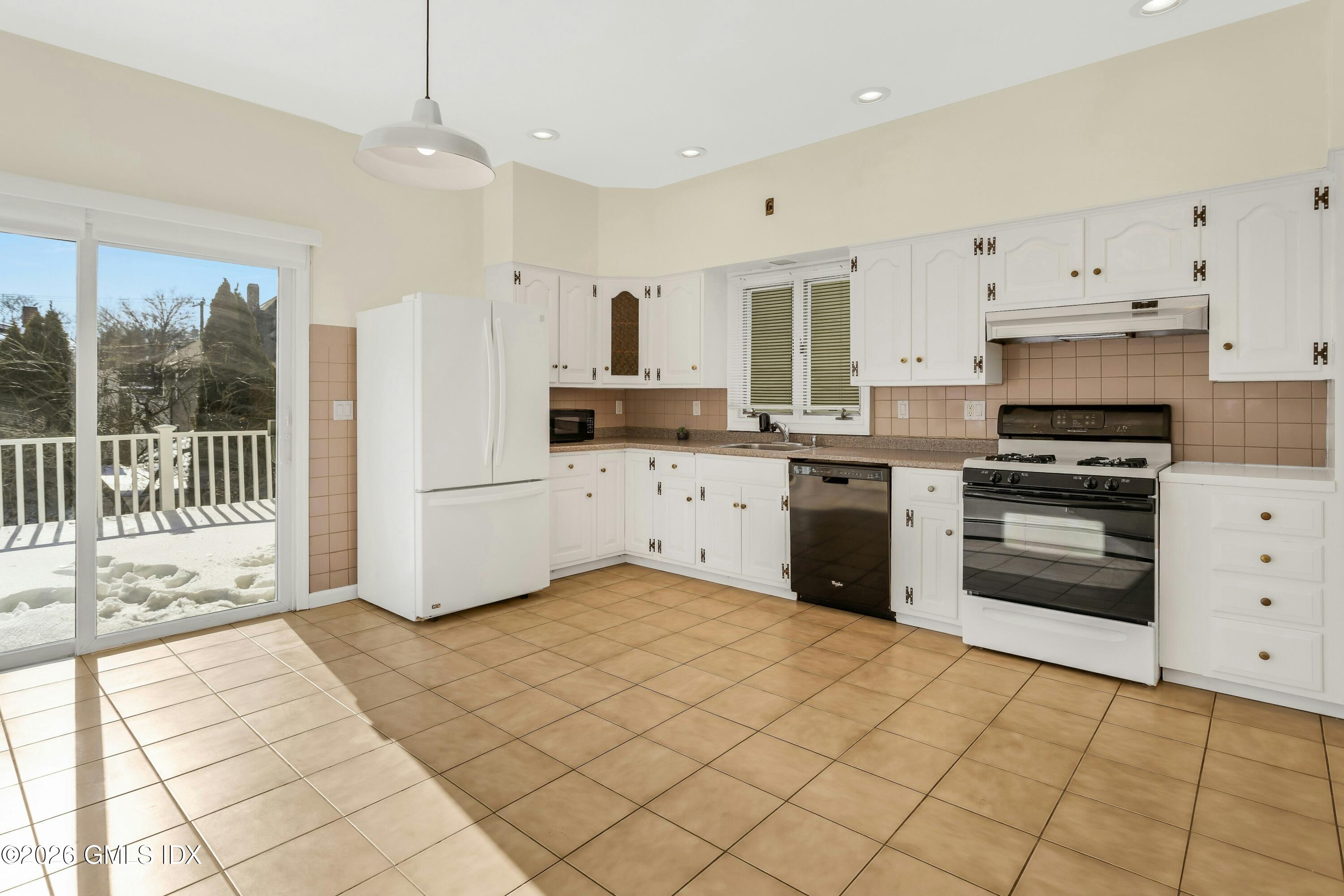 19 Valley Road, Unit A Cos Cob, CT 06807 - Photo 9 of 23 Kitchen