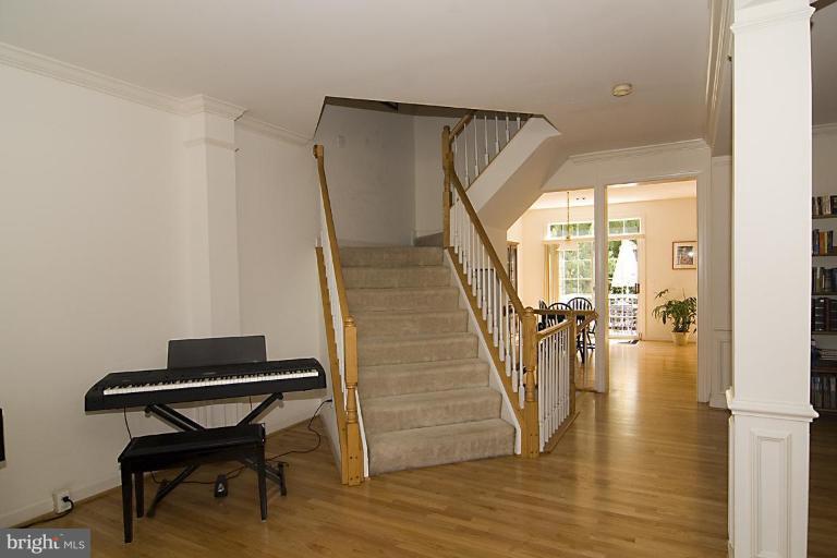 137 Roland Court Southwest Vienna, VA 22180 - Photo 11 of 26 Staircase