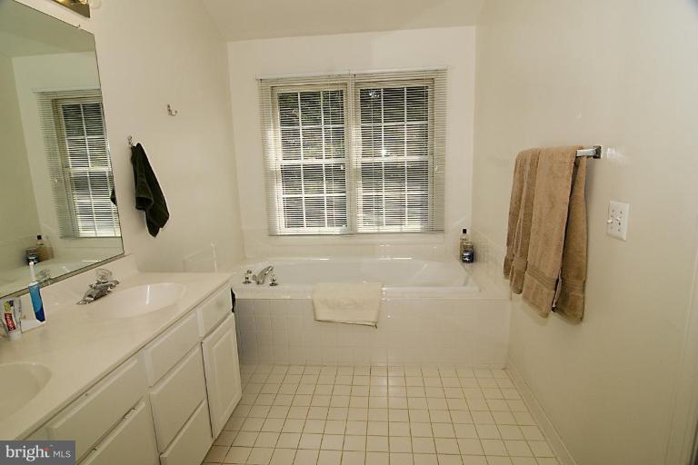 137 Roland Court Southwest Vienna, VA 22180 - Photo 14 of 26 Master Bath