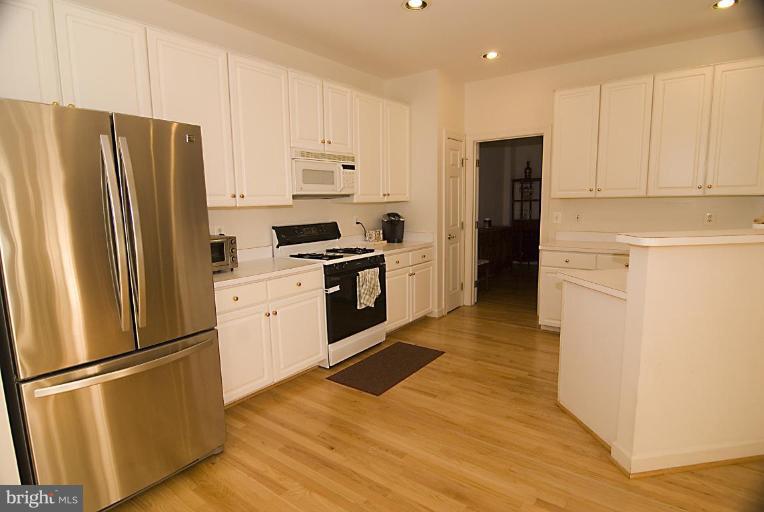 137 Roland Court Southwest Vienna, VA 22180 - Photo 7 of 26 Kitchen #2
