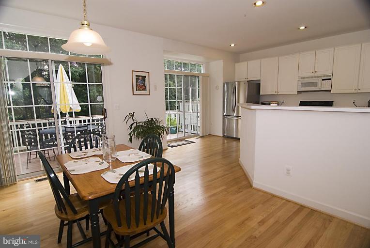 137 Roland Court Southwest Vienna, VA 22180 - Photo 8 of 26 Dining Area