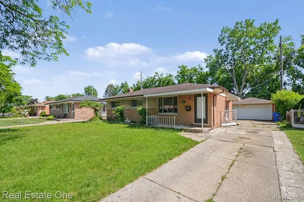 $249,900 | 2510 Lincoln Drive, Warren, MI 48092