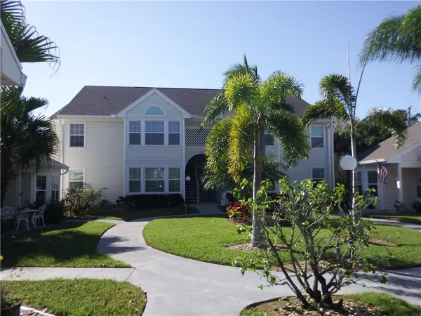 $195,000 | 1915 Westminster Circle, Unit 3, Vero Beach, FL 32966