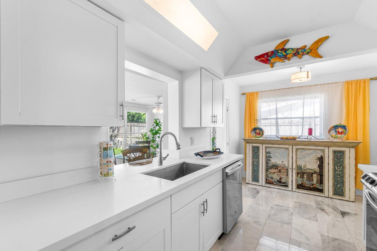 27 Pinehurst Lane Boca Raton, FL 33431 - Photo 13 of 33 011-27PinehurstLane-BocaRaton-FL-33431-S