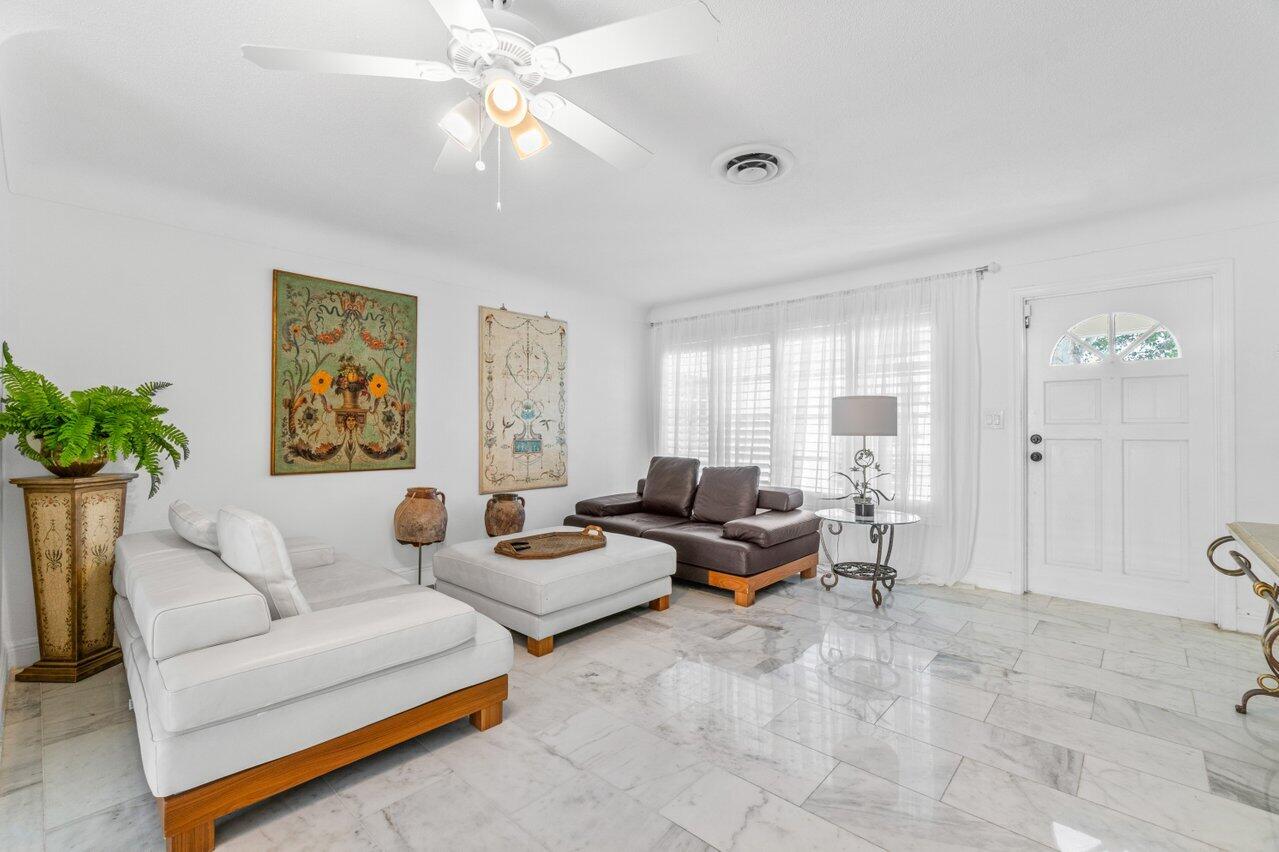 27 Pinehurst Lane Boca Raton, FL 33431 - Photo 5 of 33 006-27PinehurstLane-BocaRaton-FL-33431-S