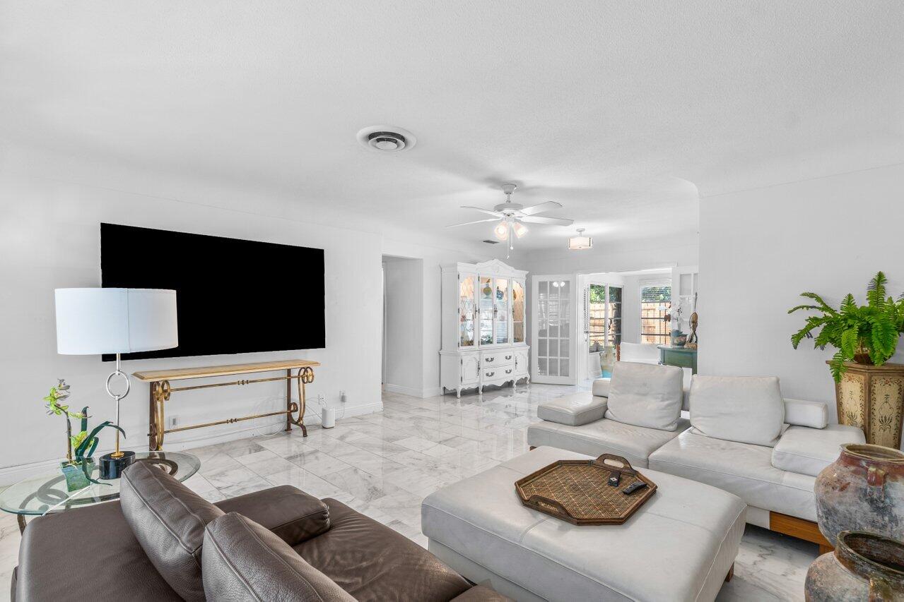 27 Pinehurst Lane Boca Raton, FL 33431 - Photo 7 of 33 008-27PinehurstLane-BocaRaton-FL-33431-S