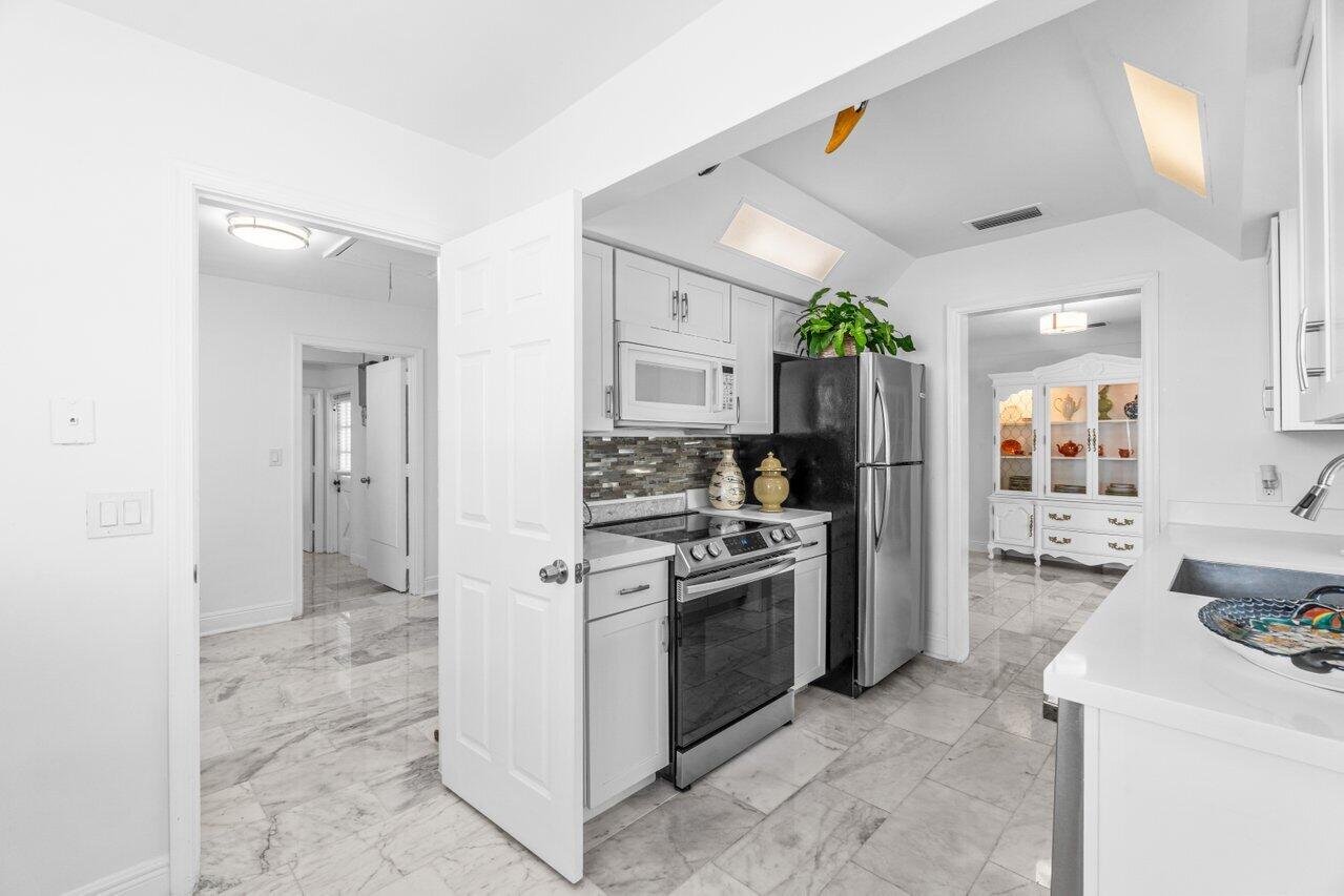 27 Pinehurst Lane Boca Raton, FL 33431 - Photo 9 of 33 015-27PinehurstLane-BocaRaton-FL-33431-S