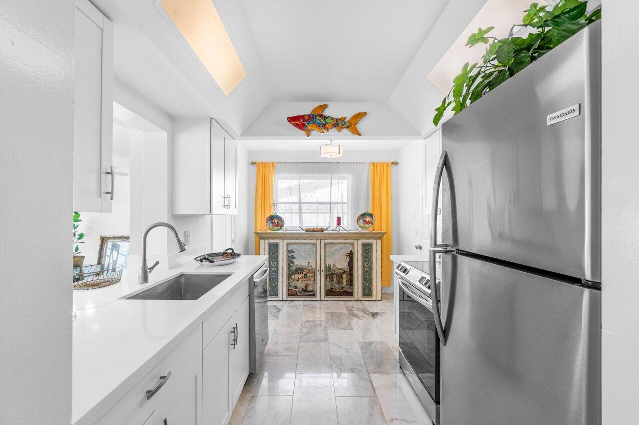 27 Pinehurst Lane Boca Raton, FL 33431 - Photo 10 of 33 010-27PinehurstLane-BocaRaton-FL-33431-S