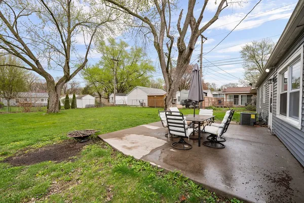 $1,750 | 933 34th Avenue, East Moline, IL 61244