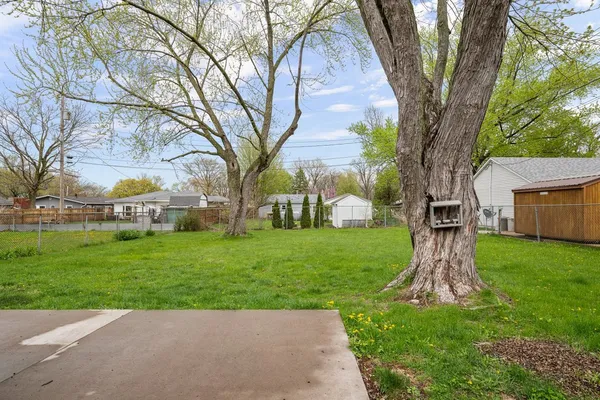 $1,750 | 933 34th Avenue, East Moline, IL 61244