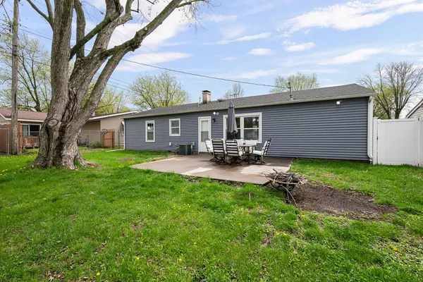 $1,750 | 933 34th Avenue, East Moline, IL 61244