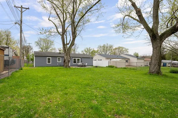 $1,750 | 933 34th Avenue, East Moline, IL 61244