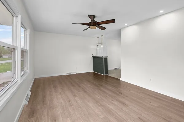 $1,750 | 933 34th Avenue, East Moline, IL 61244