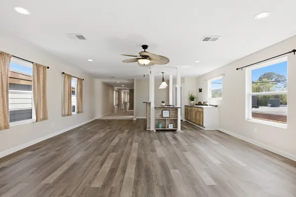 $435,000 | 313 Grand Avenue, Bacliff, TX 77518