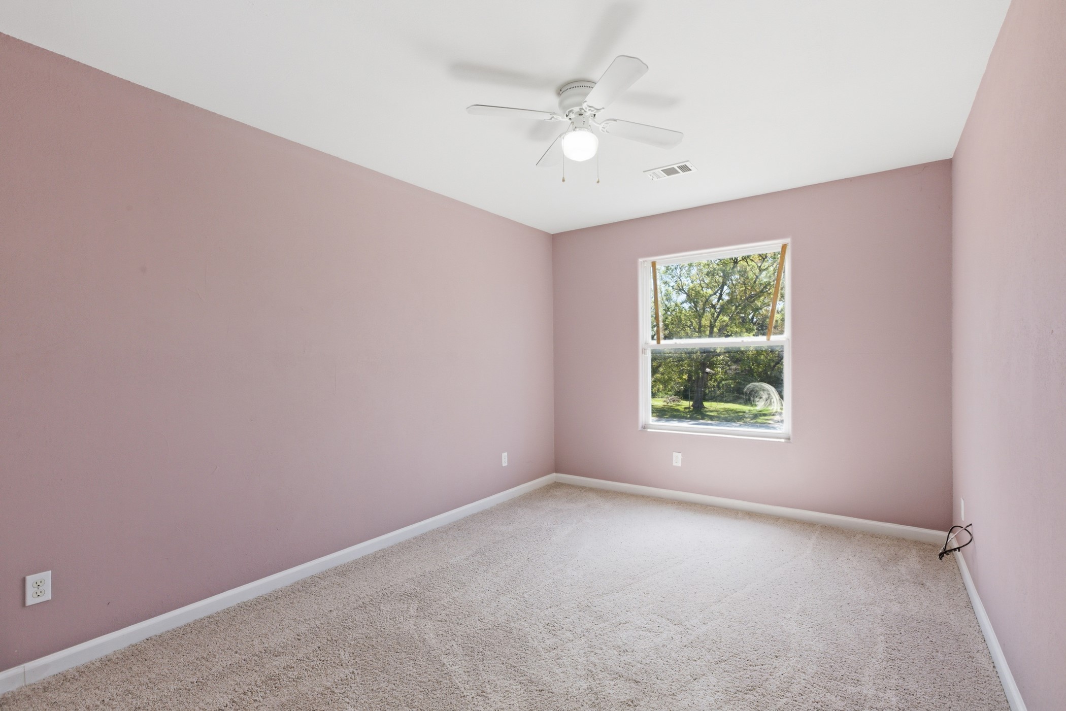 313 Grand Avenue Bacliff, TX 77518 - Photo 41 of 50 an empty room with windows and fan