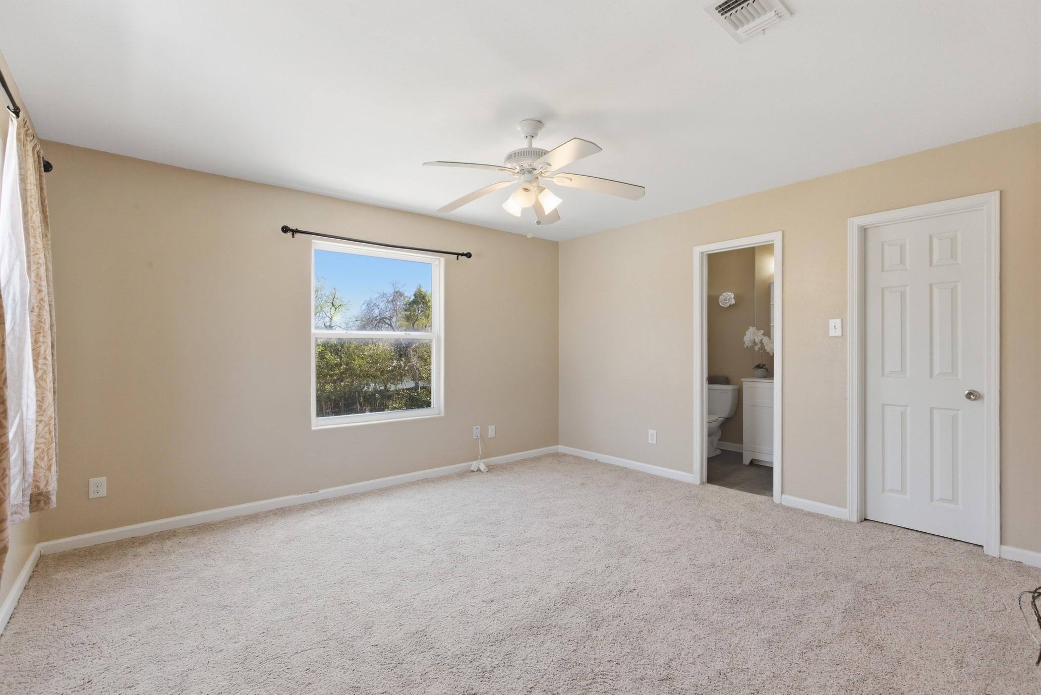 313 Grand Avenue Bacliff, TX 77518 - Photo 42 of 50 a view of an empty room with a window