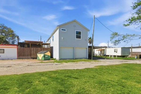 $435,000 | 313 Grand Avenue, Bacliff, TX 77518