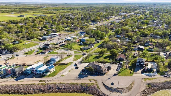 $435,000 | 313 Grand Avenue, Bacliff, TX 77518