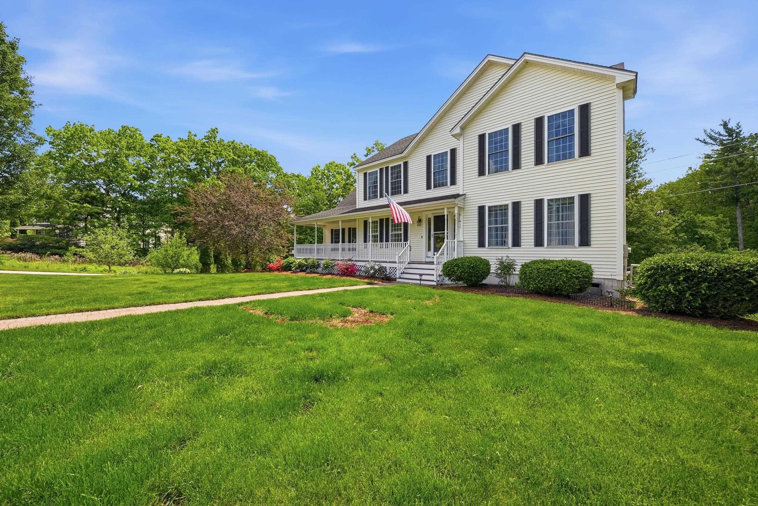 13 Stirling Avenue Hooksett, NH 03106 - Photo 3 of 50