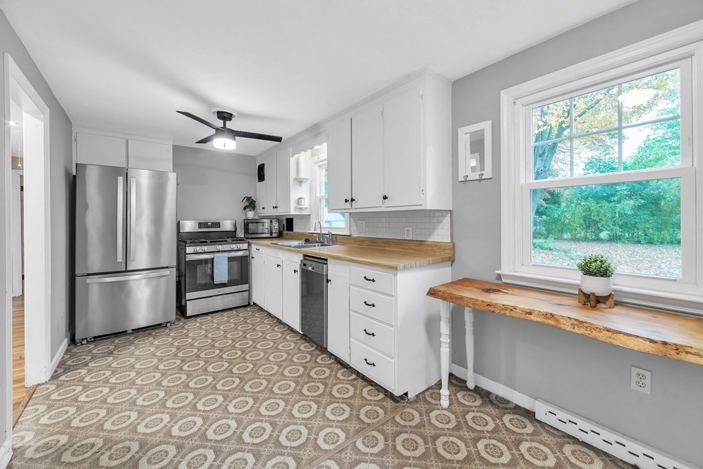 127 Aldrew Terrace Springfield, MA 01119 - Photo 3 of 30 Gallery Image 3