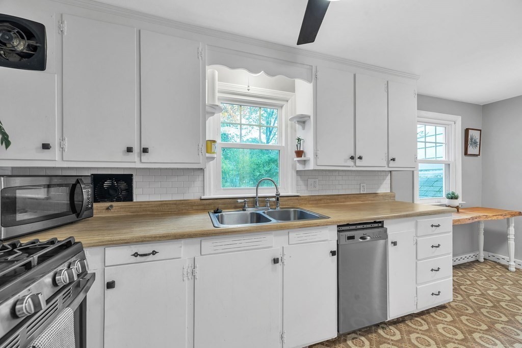 127 Aldrew Terrace Springfield, MA 01119 - Photo 4 of 30 Gallery Image 4