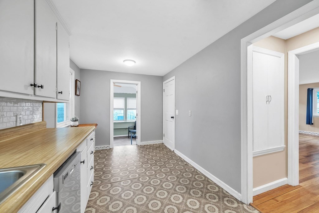 127 Aldrew Terrace Springfield, MA 01119 - Photo 7 of 30 Gallery Image 7