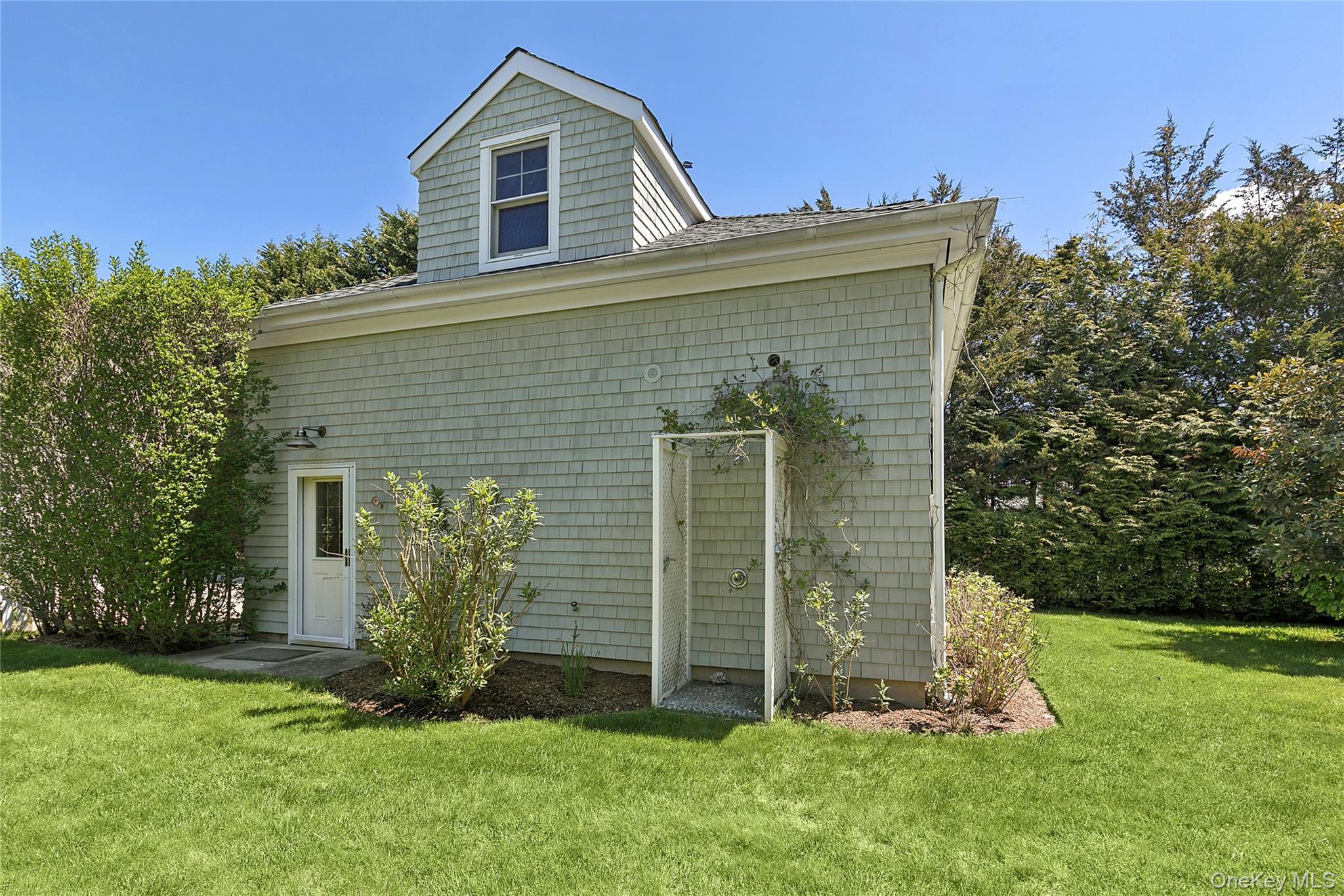 41 Edgewood Avenue Bridgehampton, NY 11932 - Photo 16 of 21