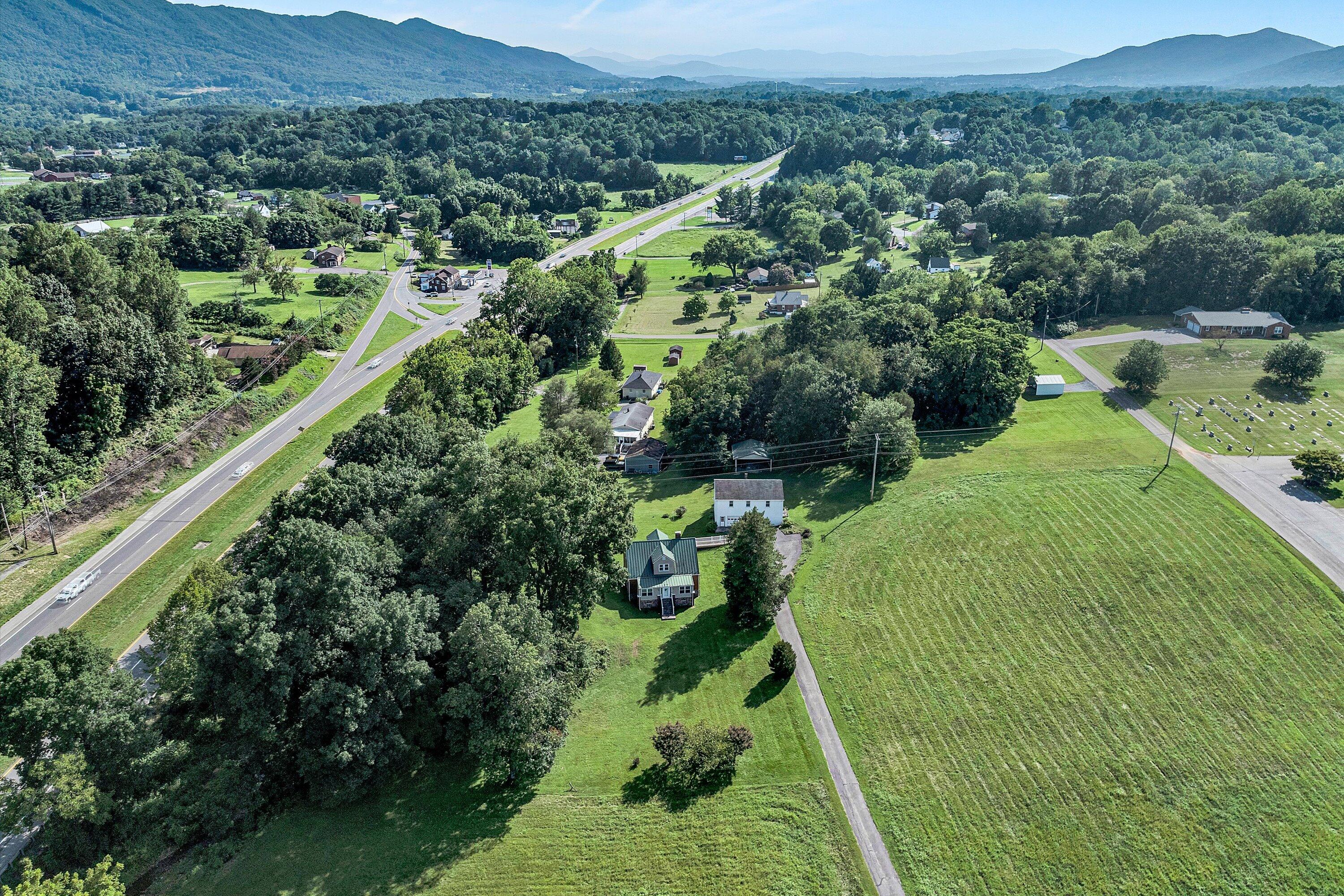 77 Mountain Pass Road Blue Ridge, VA 24064 - Photo 3 of 42 04-VM-0304