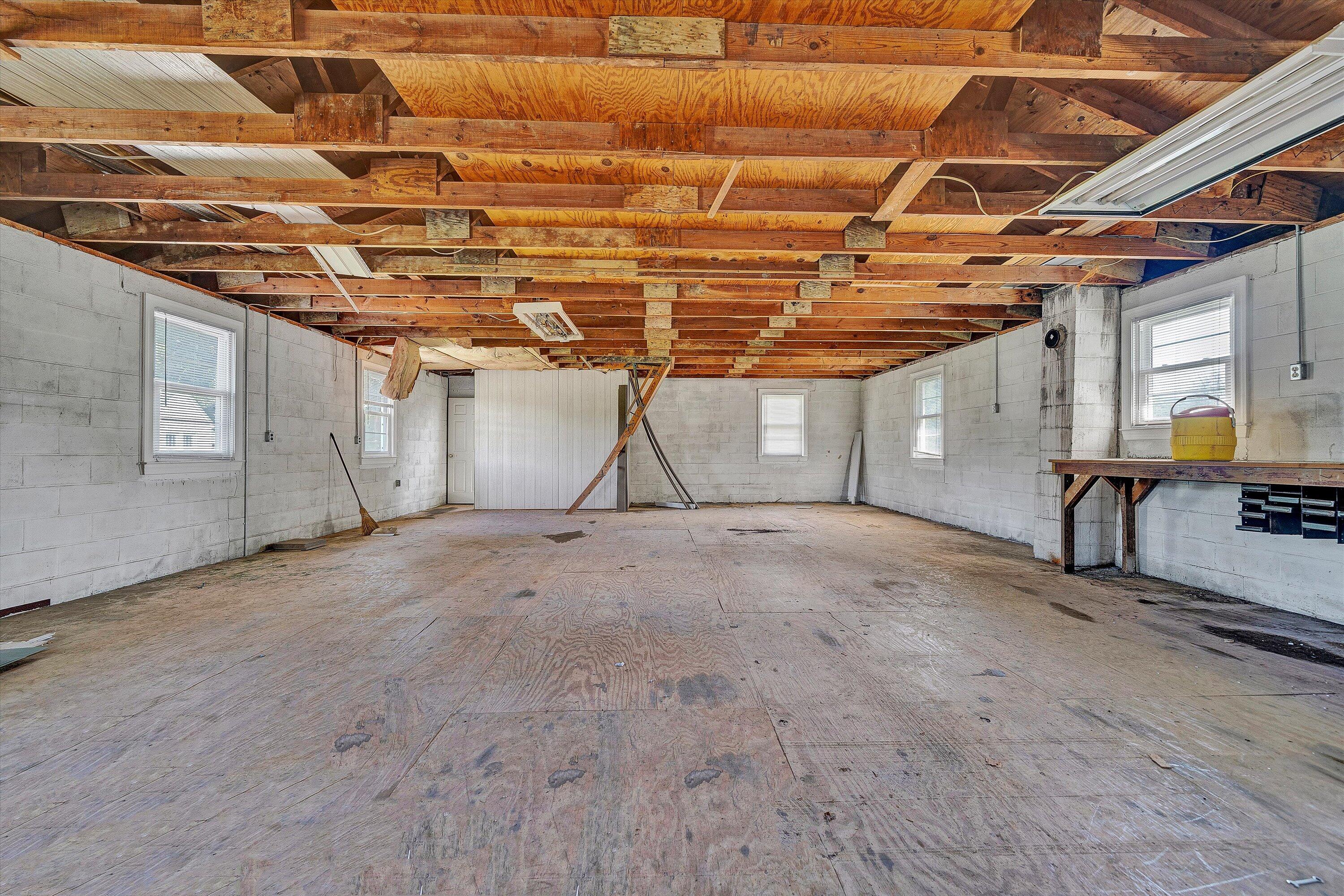 77 Mountain Pass Road Blue Ridge, VA 24064 - Photo 35 of 42 32-VM-05982