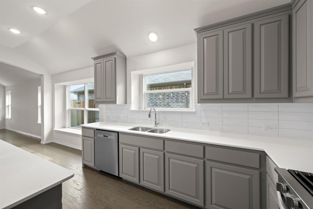810 Misty Lane Cleburne, TX 76033 - Photo 5 of 30 810 Misty- Kitchen-4