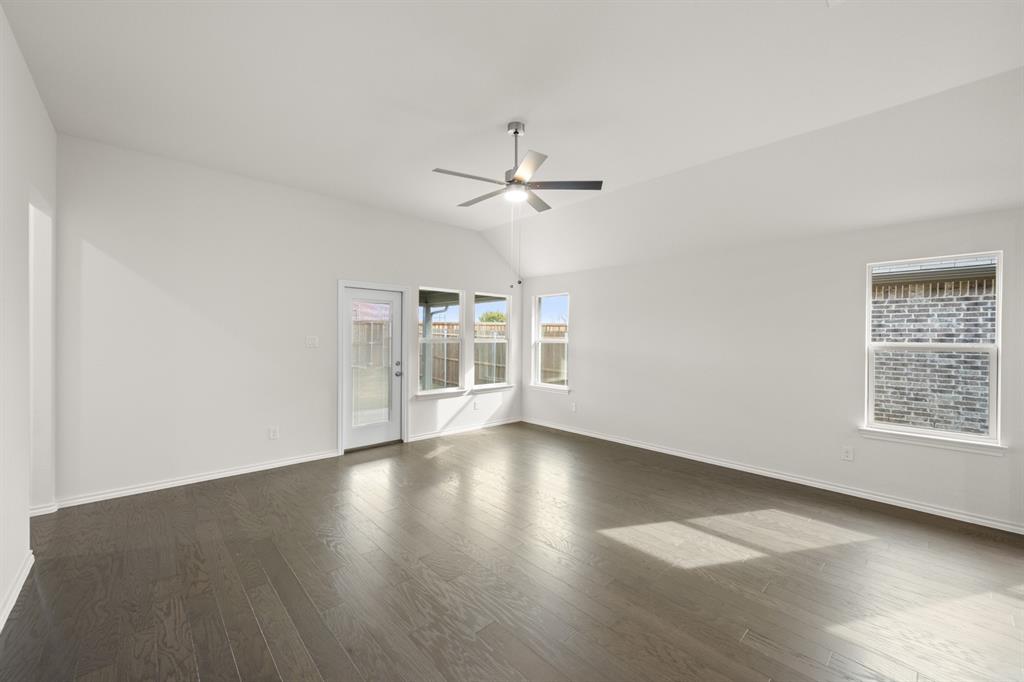 810 Misty Lane Cleburne, TX 76033 - Photo 9 of 30 810 Misty- Living Room-1