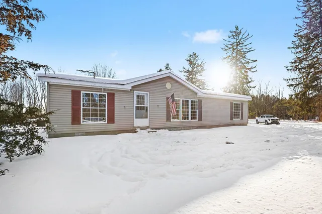 $249,900 | 195 63rd Street, South Haven, MI 49090