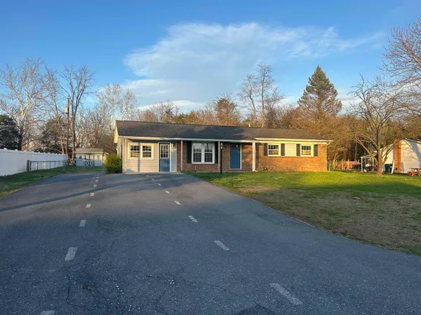 $1,950 | 7484 Lilly Square, Dayton, VA 22821