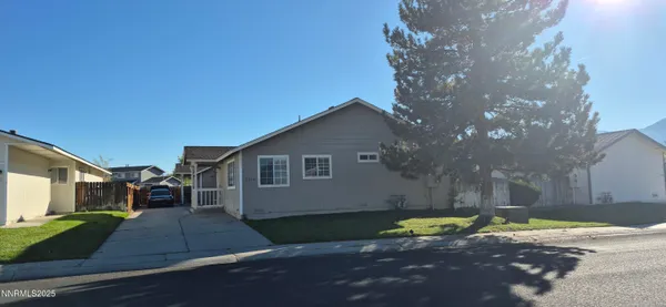 a view of a house with a yard