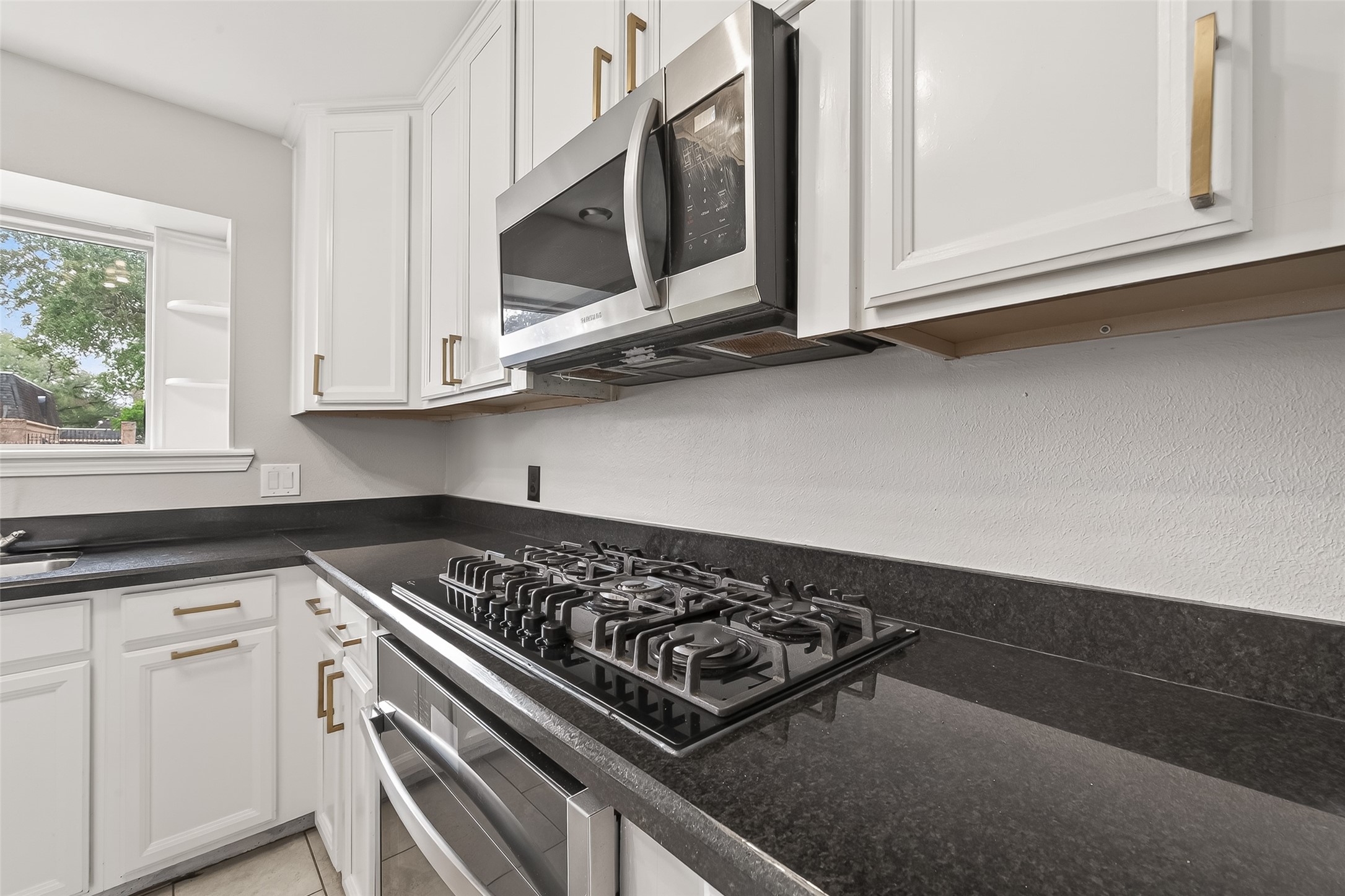 707 Montclair Boulevard Sugar Land, TX 77478 - Photo 12 of 50 a kitchen with white cabinets and appliances