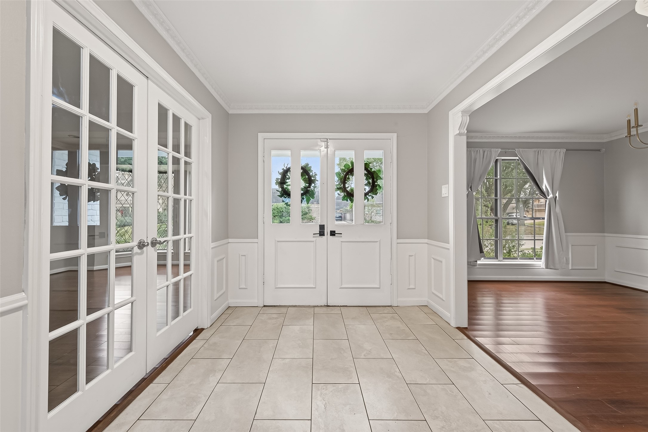 707 Montclair Boulevard Sugar Land, TX 77478 - Photo 4 of 50 a view of an entryway with wooden floor and a window