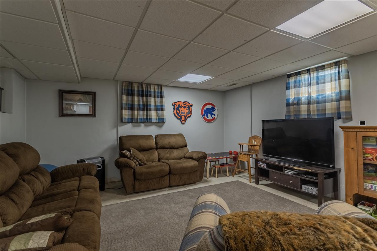12918 Edwardsville Road Winnebago, IL 61088 - Photo 29 of 33 a living room with furniture and a flat screen tv