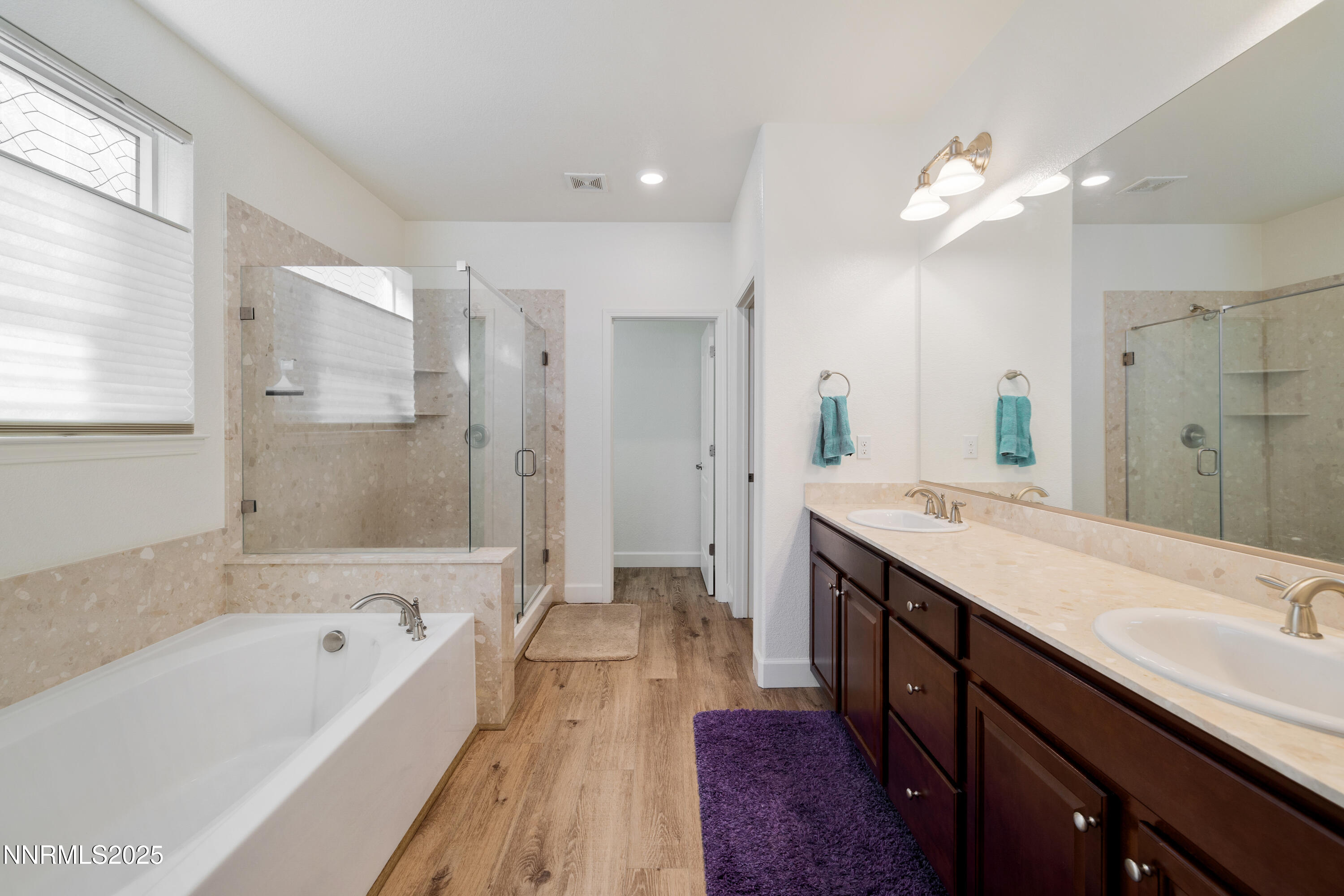 10260 Rollins Drive Reno, NV 89521 - Photo 20 of 44 a spacious bathroom with a tub sink shower and mirror