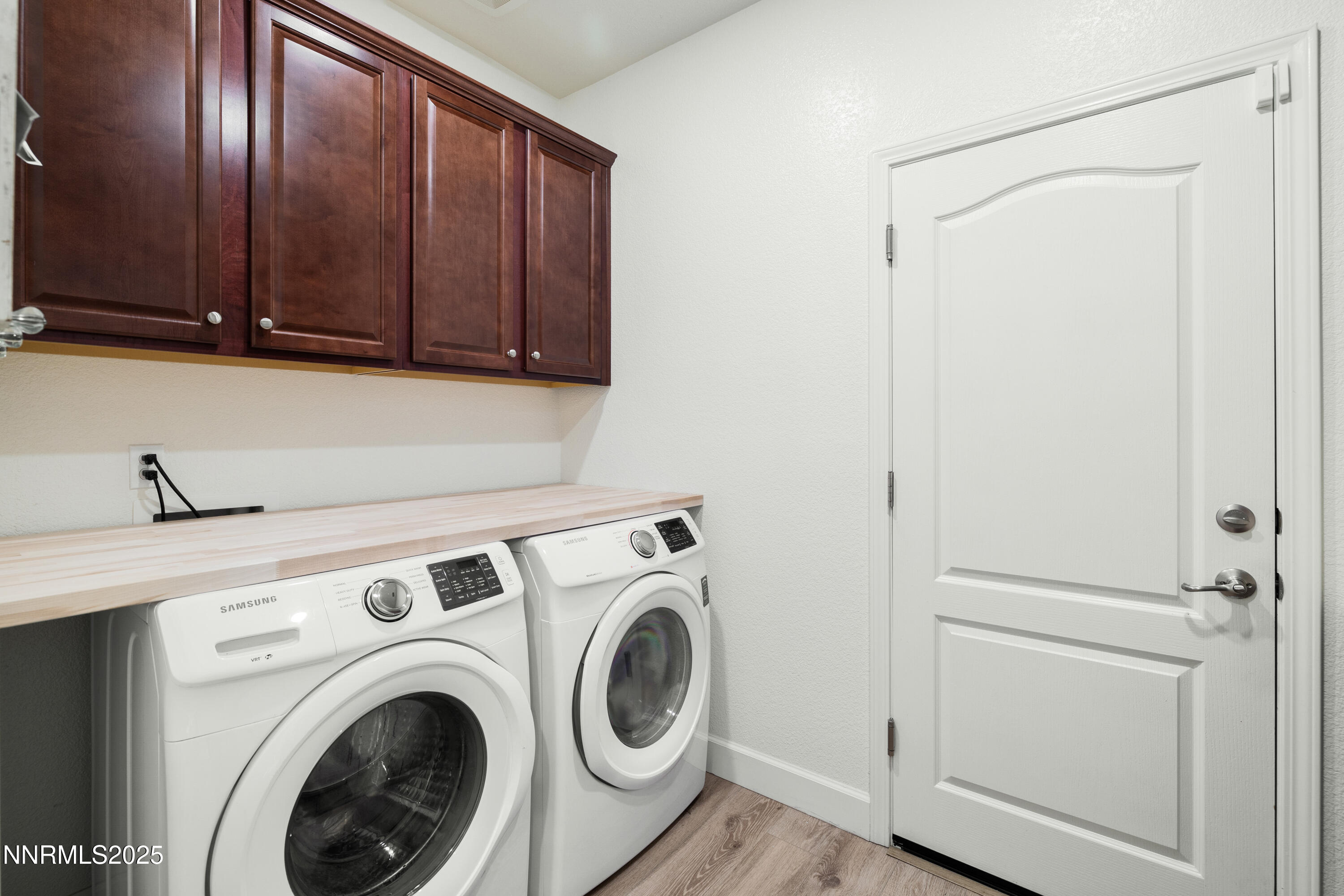 10260 Rollins Drive Reno, NV 89521 - Photo 24 of 44 a utility room with dryer and washer
